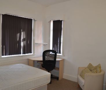 5 Bed Semi-Detached House, Marlborough Road, CV2 - Photo 3