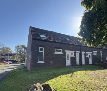 3 bedroom end of terrace house to rent - Photo 4