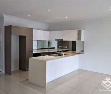 Modern Four Bedroom Townhouse at Merrimac - Photo 4