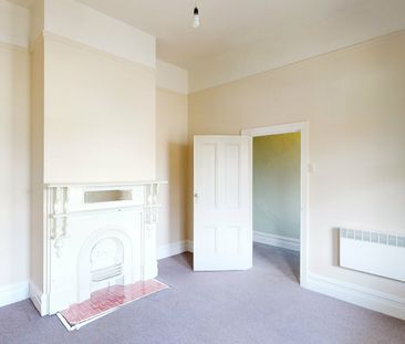 CHARMING TWO BEDROOM COTTAGE - Photo 2