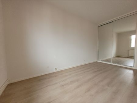 Location Appartement 3 pièces 73m² - Photo 2