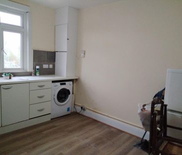 3 bedroom flat to rent - Photo 5