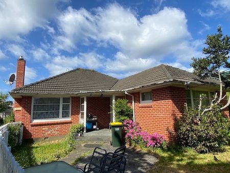 24 Mabey Road, Avalon - Photo 2