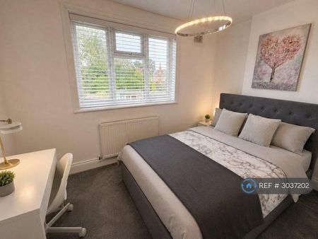 1 bedroom in a house share to rent - Photo 4