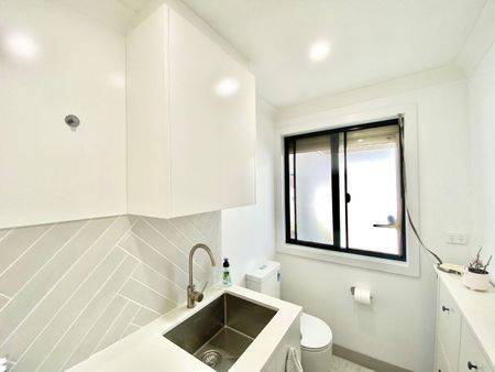 Cozy & Light Filled Family Home - Photo 4