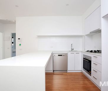 Modern and parkside location with whitegoods included - Photo 3