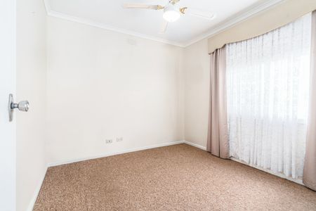 FAMILY FRIENDLY HOME - Photo 5