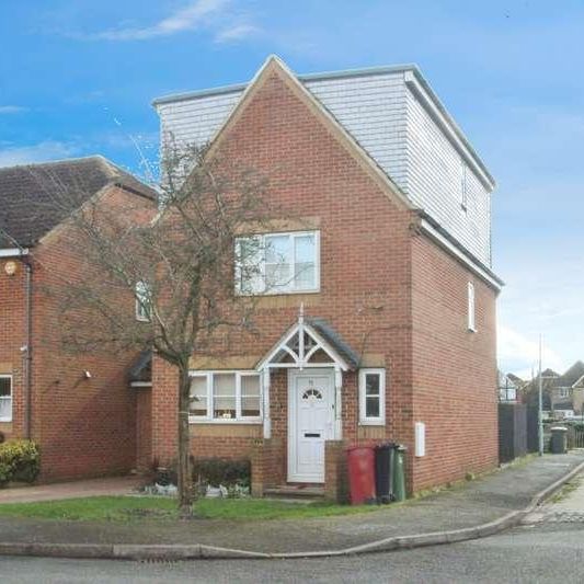 Trumper Way, Berkshire, Slough, SL1 - Photo 1