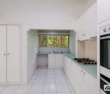 Character and charm in a convenient setting - Photo 5