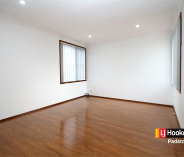 Spacious Family Home in Quiet Revesby Cul-de-Sac - Photo 5
