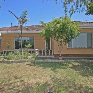 Four bedroom home in popular locale - Photo 3