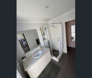 Comfortable Low Maintenance Living 3 Bedrooms, Double Garage & Larg... - Photo 3