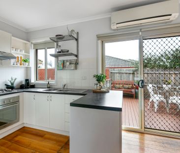 Leafy Serenity with Everything Nearby - Photo 4