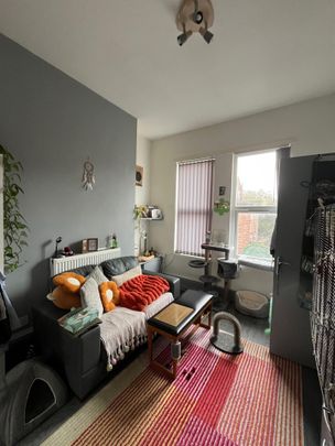 1 Bed Flat, Balmoral Road, L6 - Photo 1