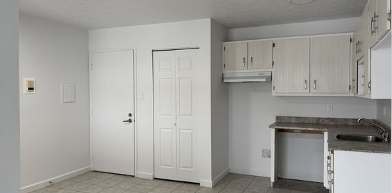 4½| RÉNOVÉ | CHAUFFAGE-EAU CHAUDE|PROMO - Photo 2