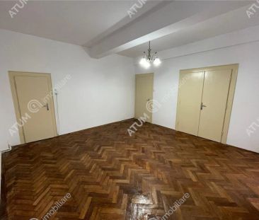De inchiriat apartament cu 4 camere ultracentral in Sibiu - Photo 1