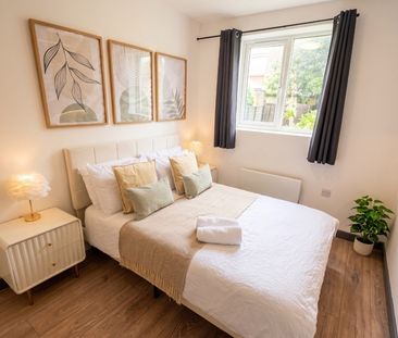 6 Bed Flat, Cromford Path, E5 - Photo 4