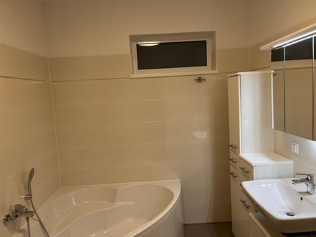 Unterwaltersdorf/Hasengarten - 2 Zimmer mit Balkon und Autoabstellplatz - Photo 5