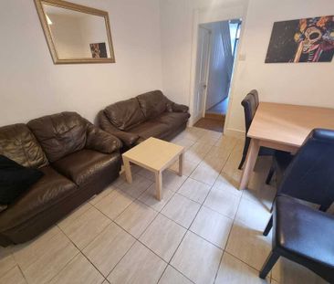 4 Bed Student Accommodation - Photo 2