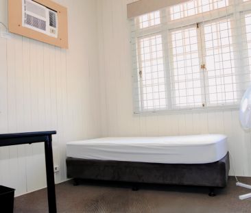 5 Bedroom 2 Bathroom(Rent a Room) - Photo 1