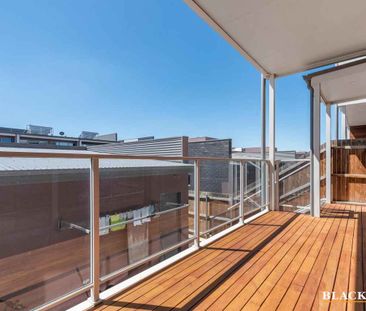 Spacious Four-Bedroom Townhouse with Dual Master Suites and Lake Views - Photo 1