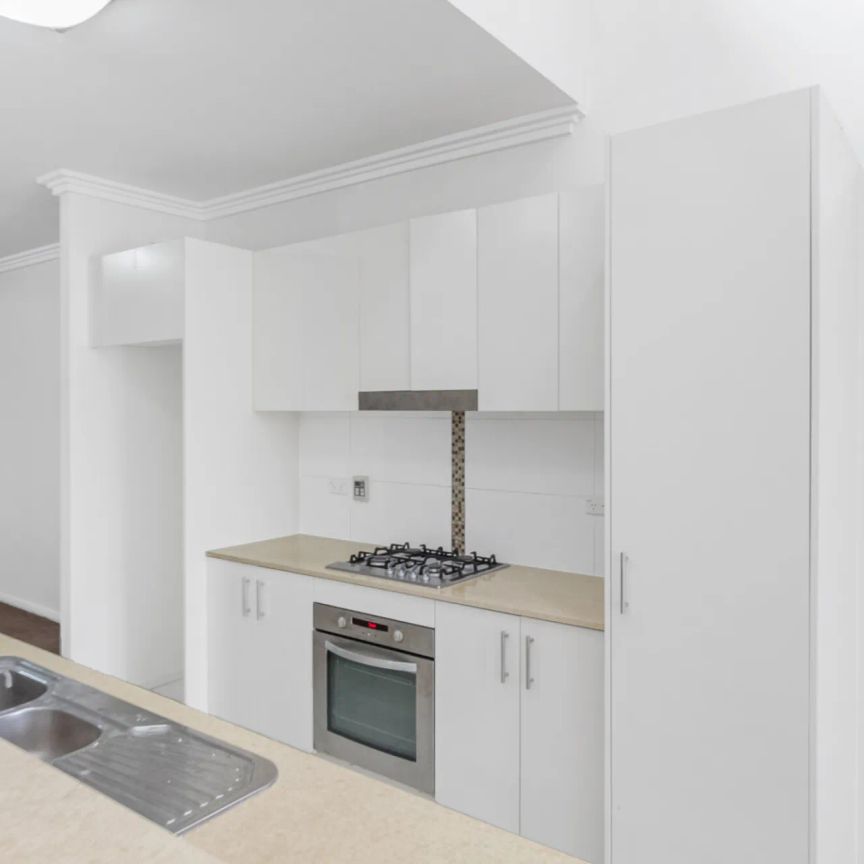 Modern 2 Bedroom - Bright, Spacious & Perfect for Entertaining! - Photo 1