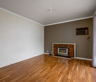 Two Living Areas - Photo 2