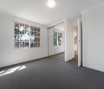 Light-Filled 2-Bedroom Apartment - Photo 3