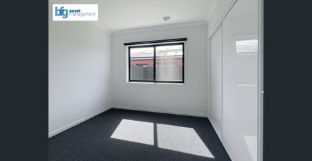 Modern 4-Bedroom House in the Heart of Kalkallo! - Photo 2