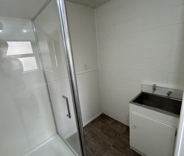 Affordable Two Bedroom Downstairs - Close To Uni - Photo 3