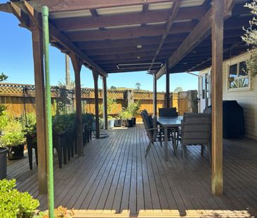 Warm & Sunny 3 bedroom Home with Views - Photo 6