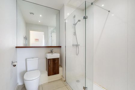 1 bedroom in a flat share to rent - Photo 5