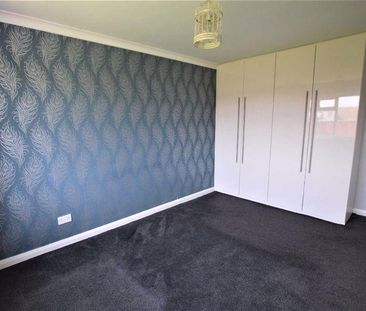 2 bedroom detached bungalow to rent - Photo 2