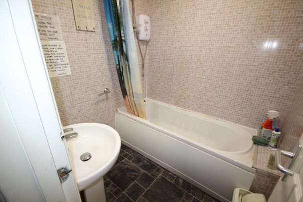 1 bedroom in a house share to rent - Photo 1