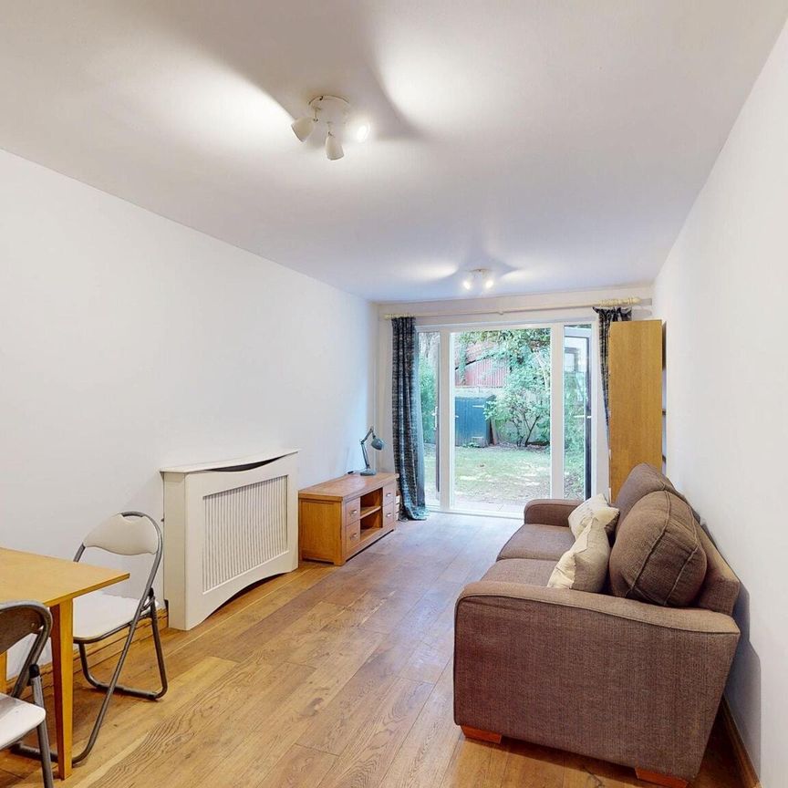 Ashbee House - Photo 1