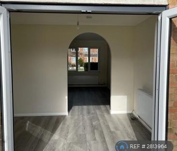 3 bedroom detached house to rent - Photo 3