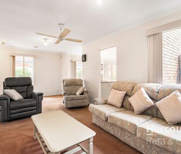 Spacious 3-Bedroom Home in Heart of Roxburgh Park! - Photo 1