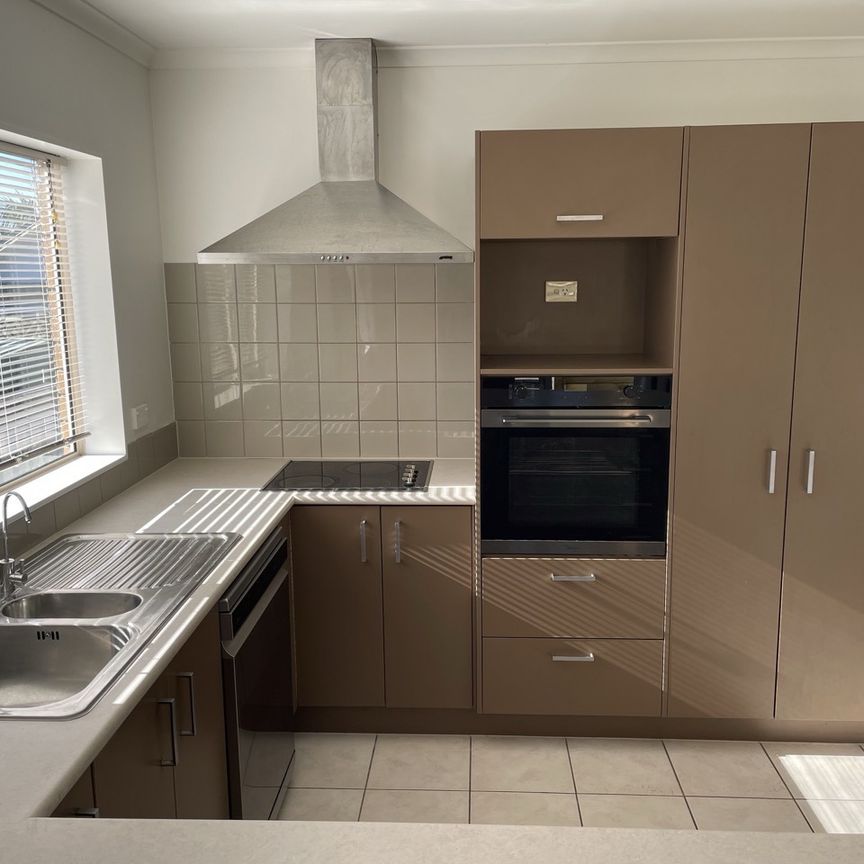 Property Management35 Chesterfield Way, Orewa - House for Rent - Photo 1