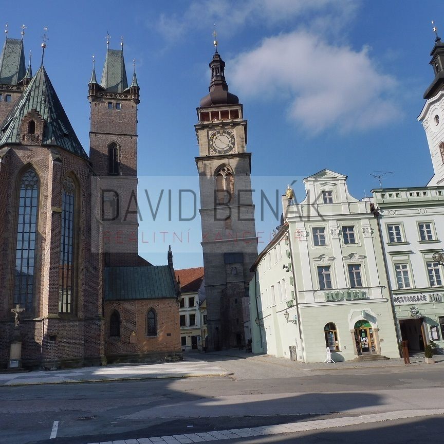 Pronájem bytu 2+kk 56 m², Karla Tomana 42, Hradec Králové - Fotografie 1