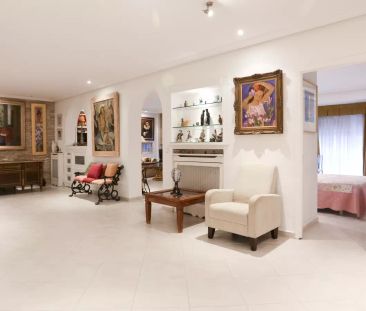 Furnished room for rent in 3-bedroom apartment in Chueca - Photo 5