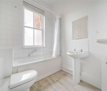 First floor period apartment in the city centre - Please Note: No P... - Photo 4
