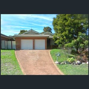 FOUR BEDROOM HOME IN GREAT LOCATION - Photo 2