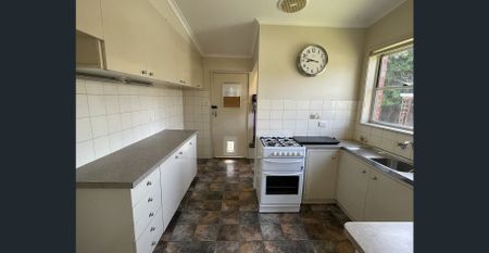 Treloar Treasure - Lawns and gardens included - Photo 3