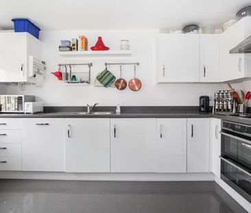 3 Bed Semi-Detached House, Verde Close, LU2 - Photo 5