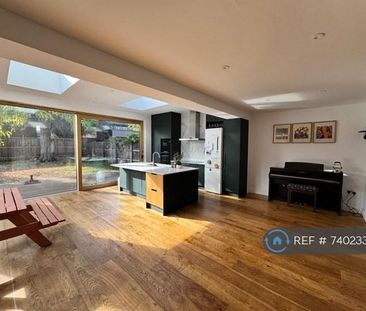 3 bedroom end of terrace house to rent - Photo 1