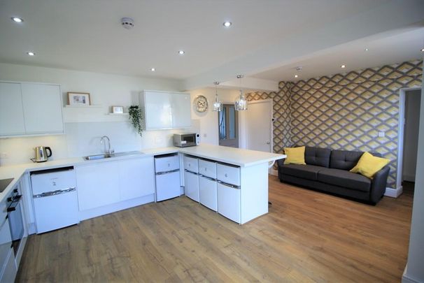 1 bedroom in a house share to rent - Photo 1
