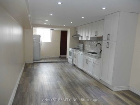 20 Goldcrest Boulevard #Lower Level - Photo 4