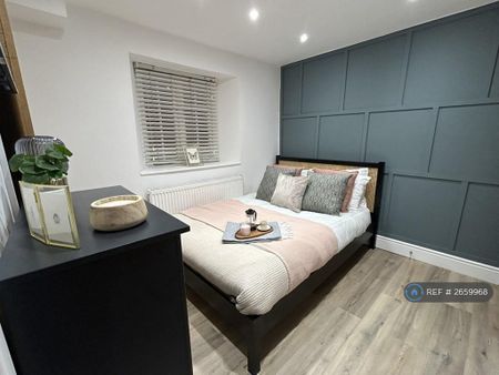 1 bedroom in a house share to rent - Photo 3