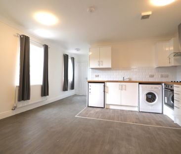 Room 1 (GF), Flat 13, 55/57 Cathedral Road, Cardiff CF11 9HD - Photo 5