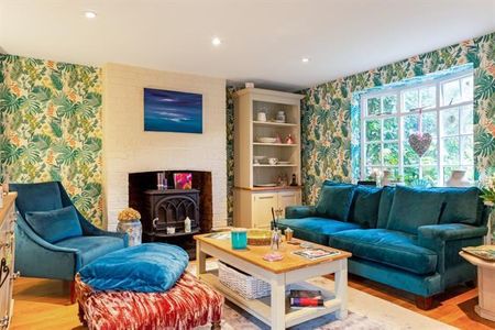 4 bedroom semi-detached house to rent - Photo 2